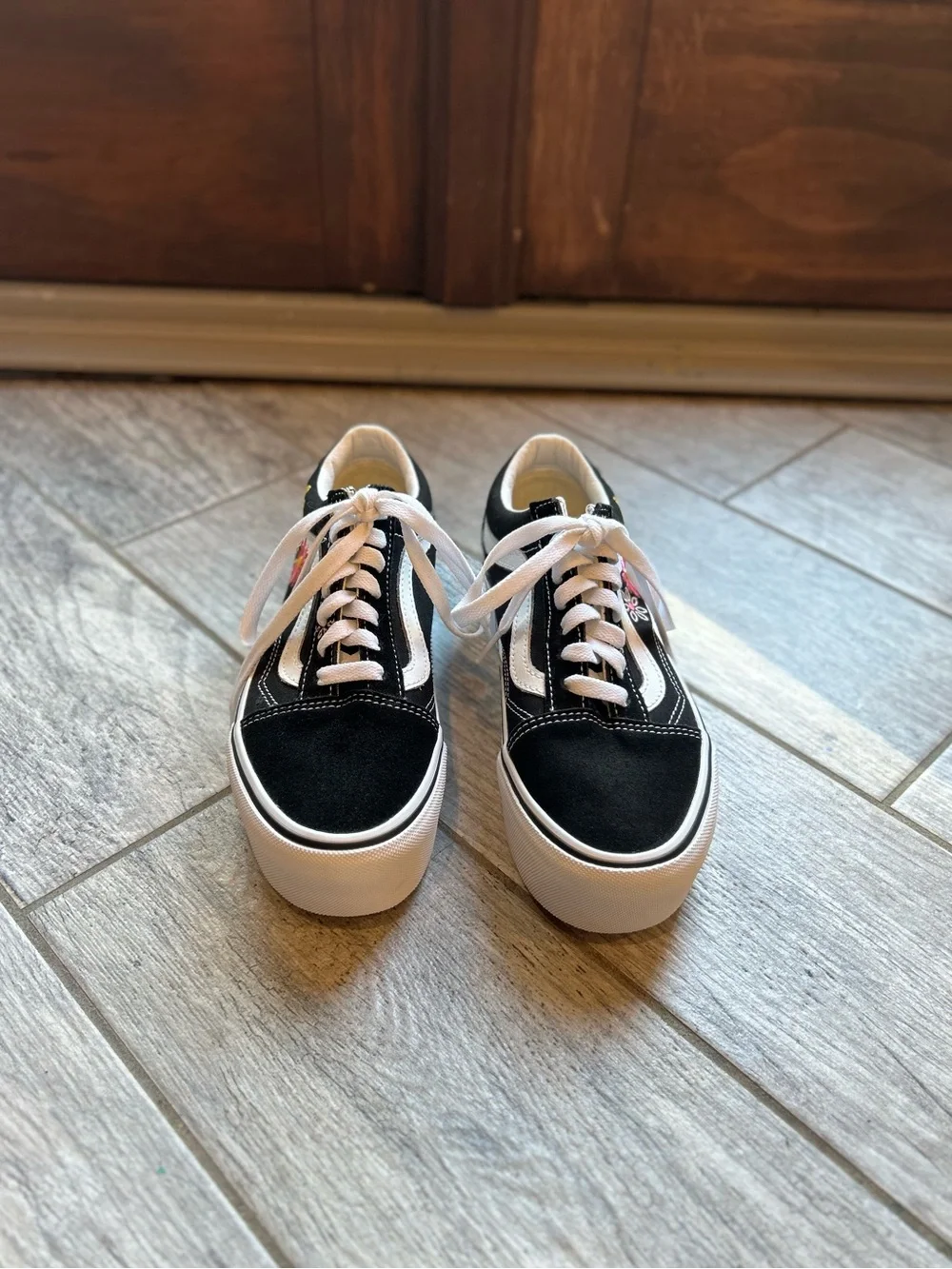 VANS Embroidered Old Skool Platform Sneakers, Women’s 5.5, Never Worn!